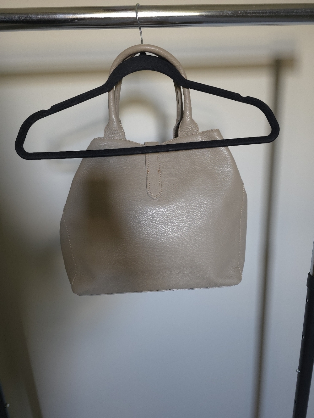 Italian Leather Beige Shoulder Purse with Strap - Picture 4 of 13